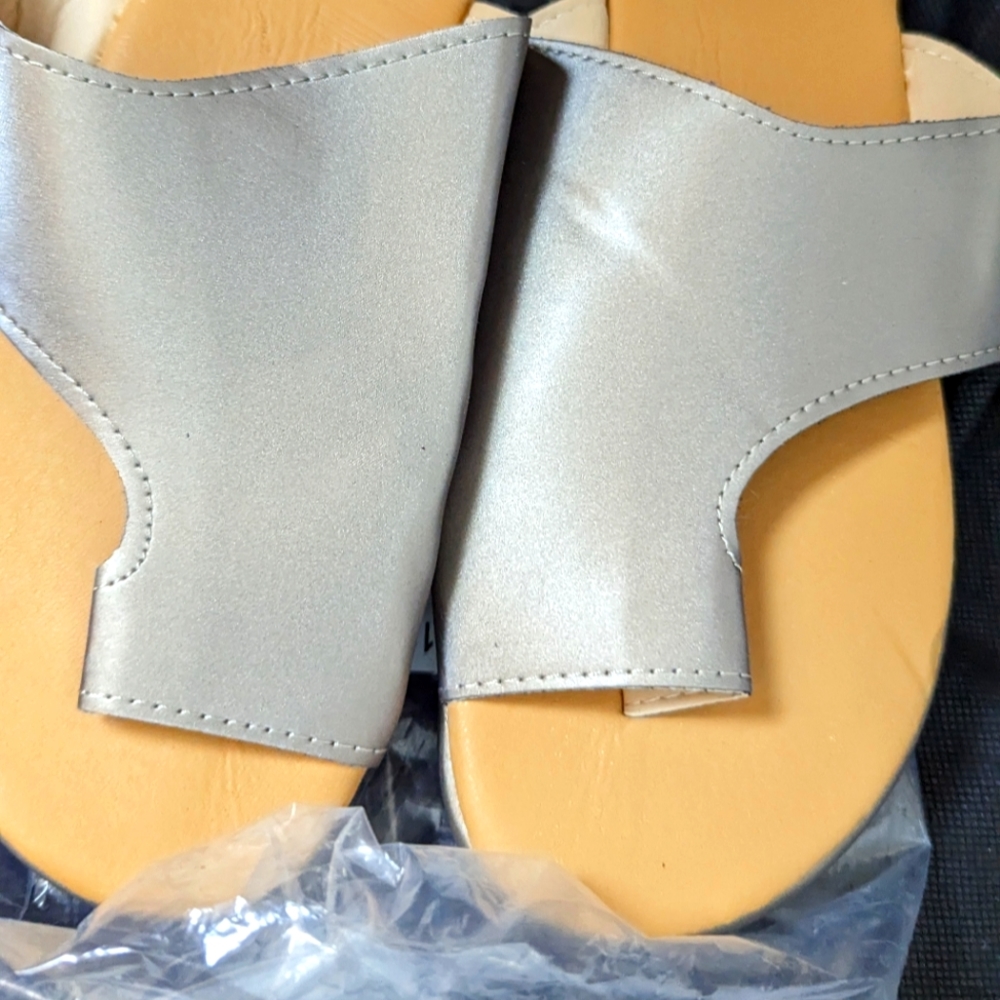 Metallic bunion correcting sandals size 6, new